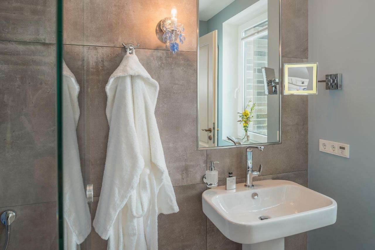Villa Lotsenhaeuser Ruegen - Luxus Ferienhaus - 3 Schlafzimmer - Sauna - Dachterrasse Mit Boddenblick Breege Eksteriør bilde
