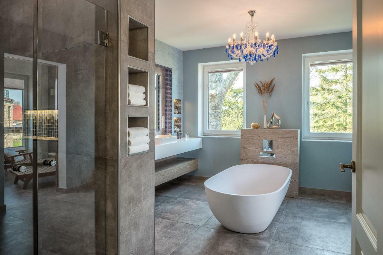 Villa Lotsenhaeuser Ruegen - Luxus Ferienhaus - 3 Schlafzimmer - Sauna - Dachterrasse Mit Boddenblick Breege Eksteriør bilde